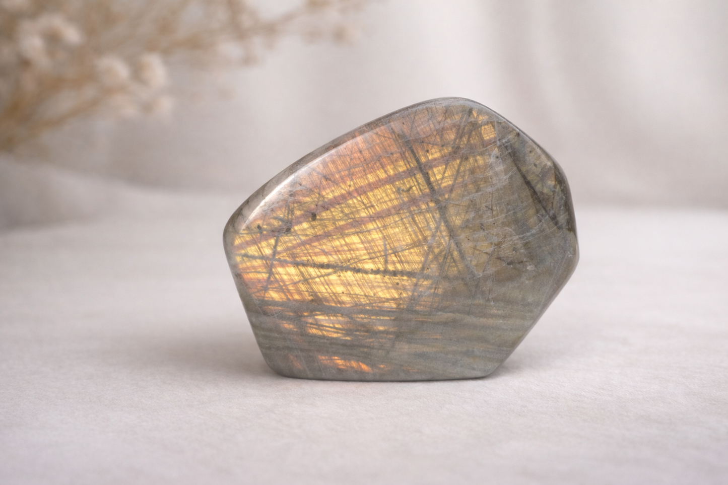 Paarse Labradoriet – 525 gram | 8 × 10 cm