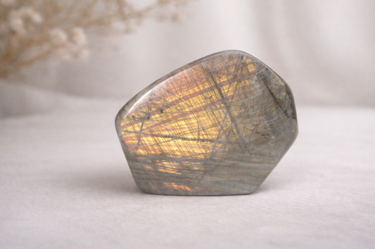 Paarse Labradoriet – 525 gram | 8 × 10 cm