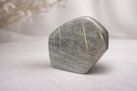 Paarse Labradoriet – 525 gram | 8 × 10 cm